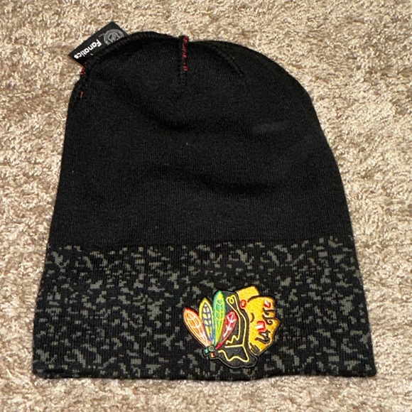 NWOT BLACKHAWKS BEANIE - Picture 5 of 7